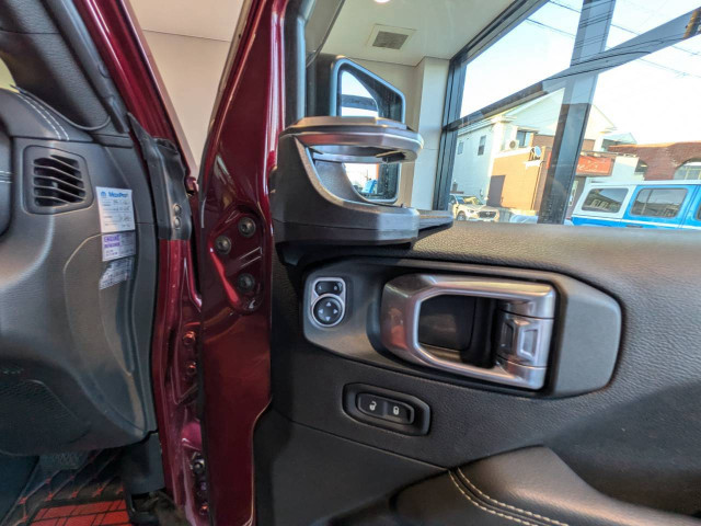 ジープ ラングラー アンリミテッド サハラ 3.6L 4WDの中古車