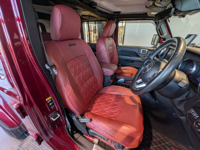 ジープ ラングラー アンリミテッド サハラ 3.6L 4WDの中古車