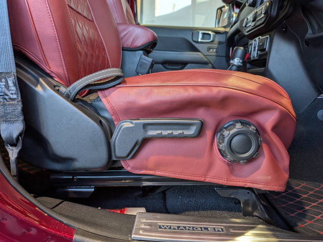 ジープ ラングラー アンリミテッド サハラ 3.6L 4WDの中古車
