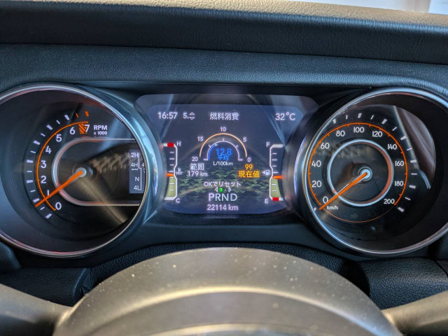 ジープ ラングラー アンリミテッド サハラ 3.6L 4WDの中古車