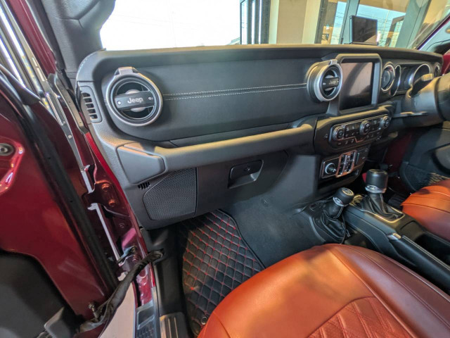 ジープ ラングラー アンリミテッド サハラ 3.6L 4WDの中古車
