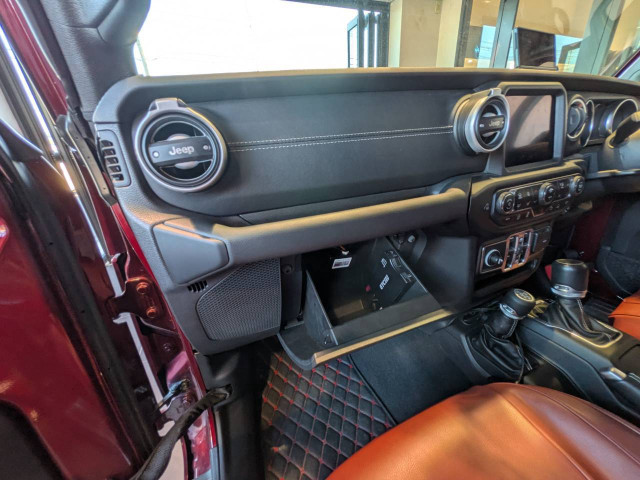 ジープ ラングラー アンリミテッド サハラ 3.6L 4WDの中古車