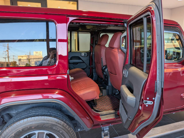 ジープ ラングラー アンリミテッド サハラ 3.6L 4WDの中古車