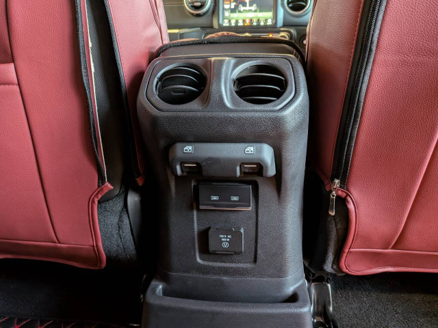 ジープ ラングラー アンリミテッド サハラ 3.6L 4WDの中古車