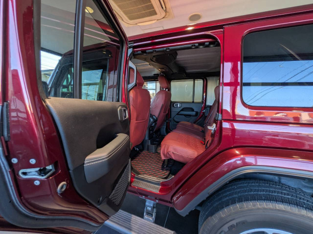 ジープ ラングラー アンリミテッド サハラ 3.6L 4WDの中古車