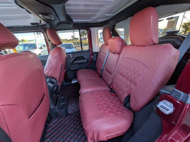 ジープ ラングラー アンリミテッド サハラ 3.6L 4WDの中古車