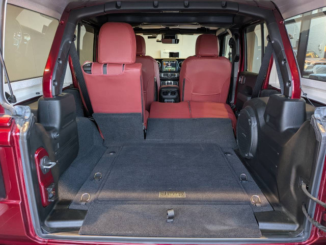 ジープ ラングラー アンリミテッド サハラ 3.6L 4WDの中古車