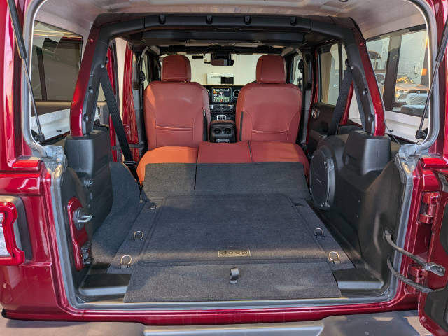 ジープ ラングラー アンリミテッド サハラ 3.6L 4WDの中古車