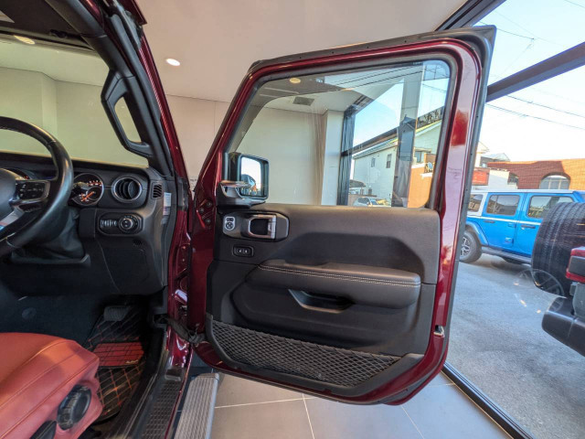 ジープ ラングラー アンリミテッド サハラ 3.6L 4WDの中古車