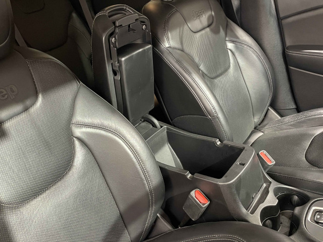 ジープ チェロキー リミテッド 4WDの中古車