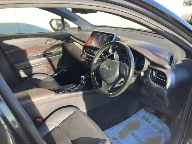 トヨタ C-HR ハイブリッド 1.8 Gの中古車