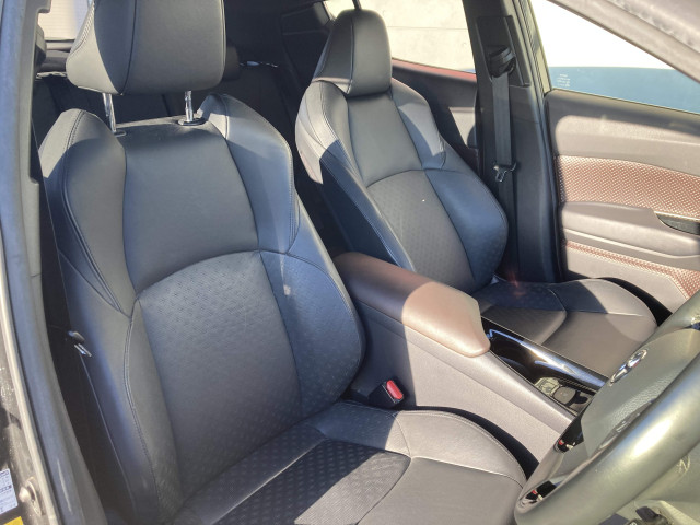トヨタ C-HR ハイブリッド 1.8 Gの中古車