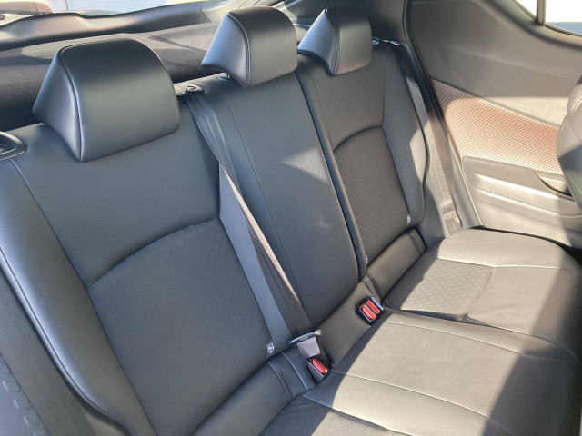 トヨタ C-HR ハイブリッド 1.8 Gの中古車