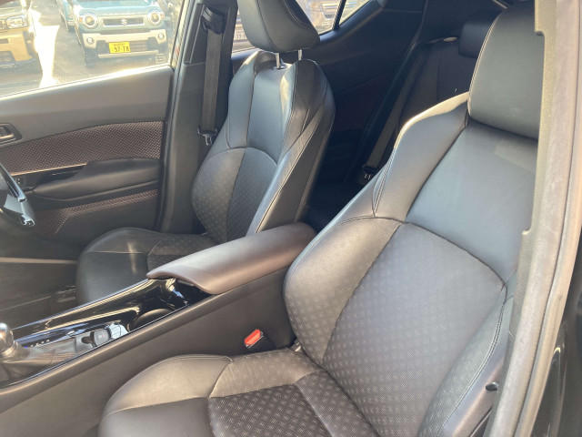 トヨタ C-HR ハイブリッド 1.8 Gの中古車