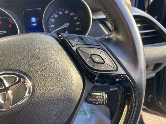 トヨタ C-HR ハイブリッド 1.8 Gの中古車