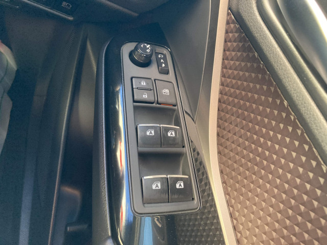 トヨタ C-HR ハイブリッド 1.8 Gの中古車