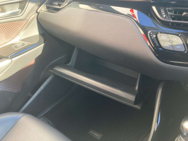 トヨタ C-HR ハイブリッド 1.8 Gの中古車