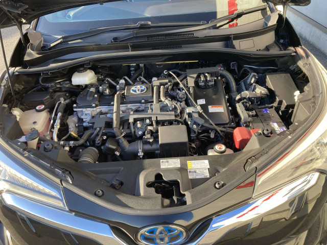 トヨタ C-HR ハイブリッド 1.8 Gの中古車