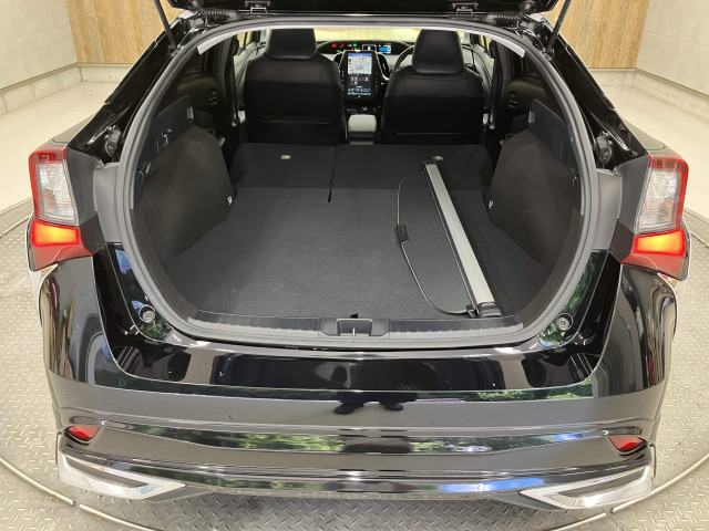 普段のお買い物や通勤、送迎等に十分な荷室スペースを確保しております。大きな荷物の積載も可能です♪
