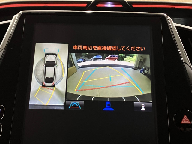 駐車時に後方がリアルタイム映像で確認できます。大型商業施設や立体駐車場での駐車時、夜間のバック時に大活躍です！運転スキルに関わらず、今や必須となった装備のひとつ！