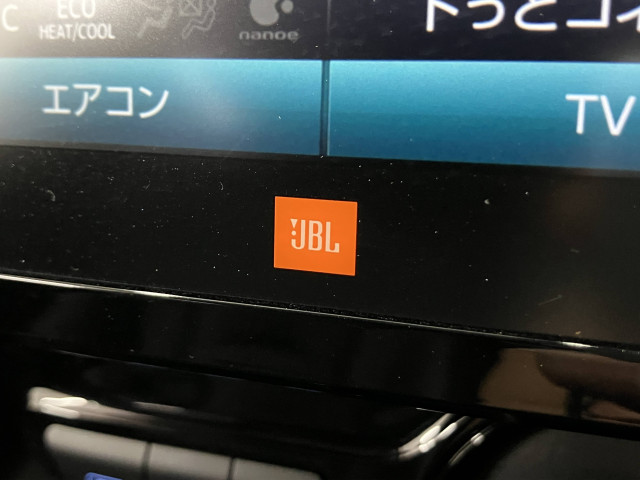音の奥行きや広がりの再現にくわえて、厚みのある迫力のボーカルサウンドが感じられるサウンドシステムです！