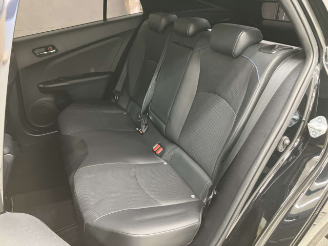 トヨタ プリウス 1.8 A プレミアム ツーリングセレクションの中古車