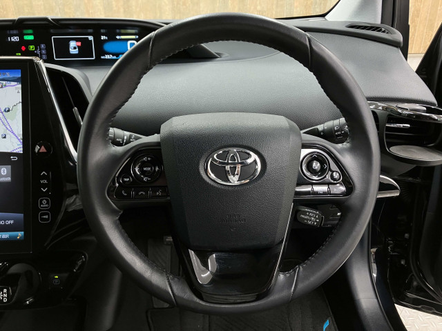 トヨタ プリウス 1.8 A プレミアム ツーリングセレクションの中古車