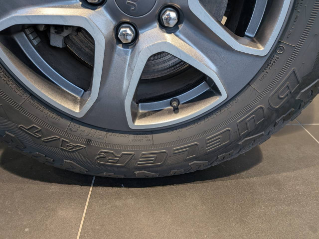 ジープ ラングラー アンリミテッド スポーツ 4WDの中古車