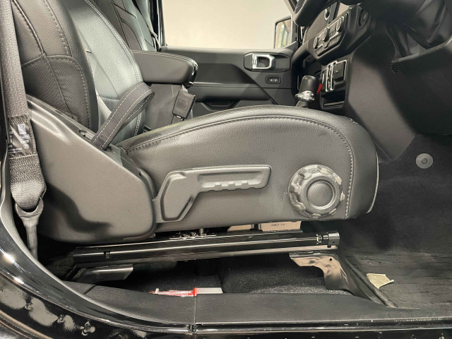 ジープ ラングラー アンリミテッド サハラ 2.0L 4WDの中古車