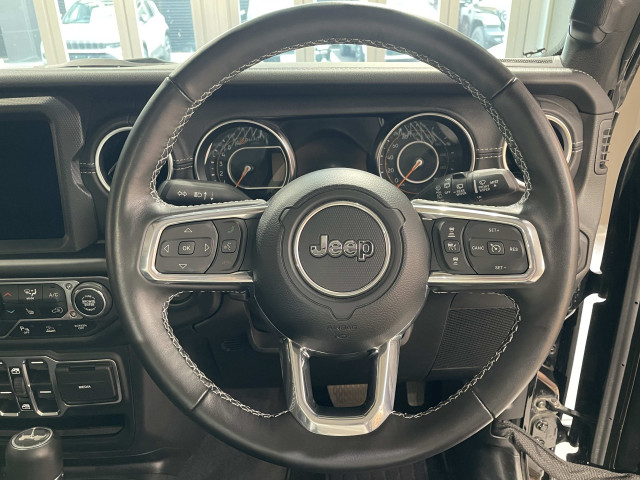 ジープ ラングラー アンリミテッド サハラ 2.0L 4WDの中古車