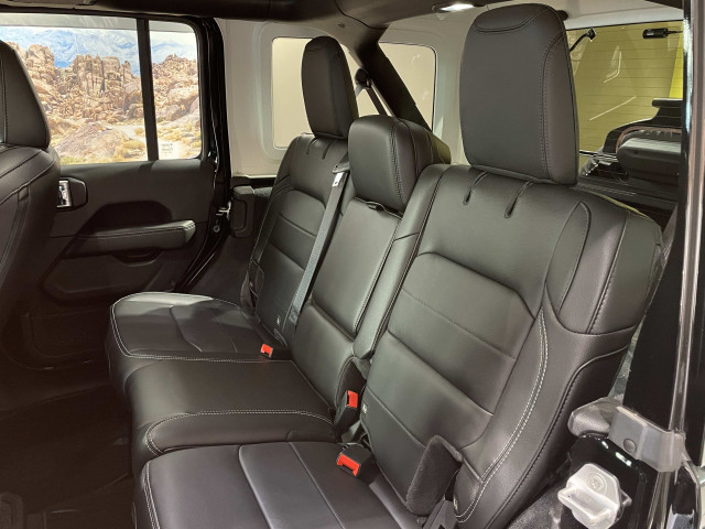 ジープ ラングラー アンリミテッド サハラ 2.0L 4WDの中古車