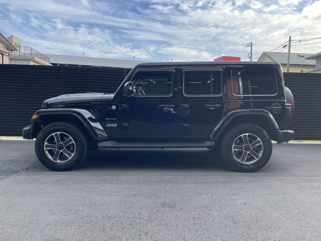 ジープ ラングラー アンリミテッド サハラ 2.0L 4WDの中古車