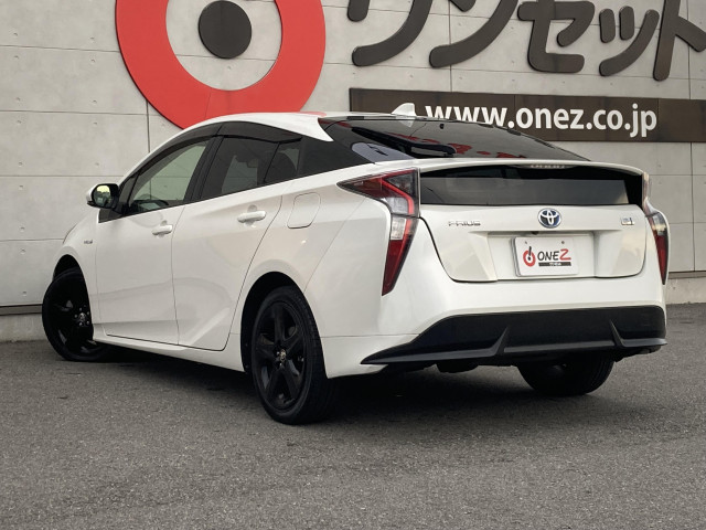 トヨタ プリウス 1.8 S ツーリングセレクションの中古車