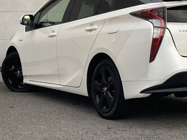 トヨタ プリウス 1.8 S ツーリングセレクションの中古車