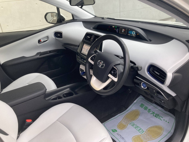 トヨタ プリウス 1.8 S ツーリングセレクションの中古車