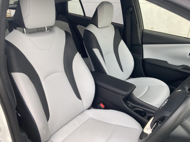トヨタ プリウス 1.8 S ツーリングセレクションの中古車