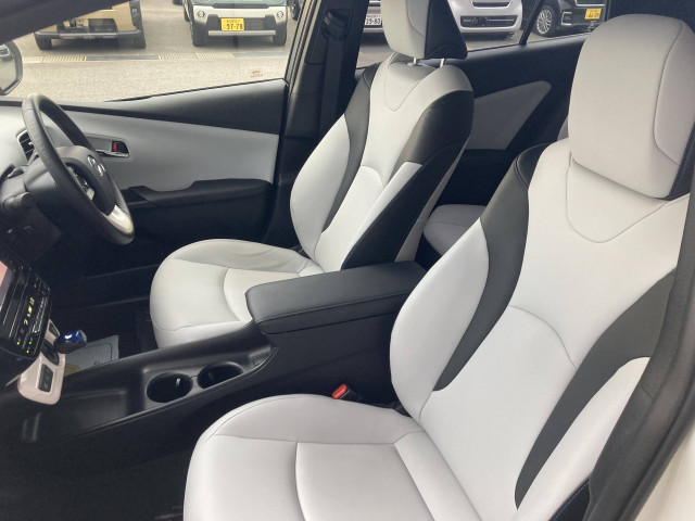 トヨタ プリウス 1.8 S ツーリングセレクションの中古車