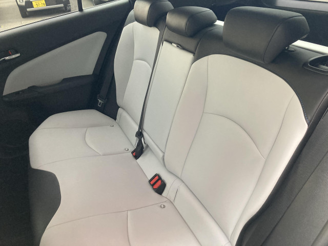 トヨタ プリウス 1.8 S ツーリングセレクションの中古車