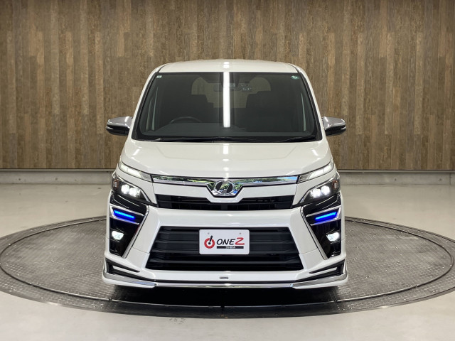ご納車前には自社認証工場にてしっかり法定点検を行います！エンジンオイル・オイルエレメント・ワイパーゴム等の標準交換部品以外にも点検後交換が必要な消耗部品等も交換・整備致します