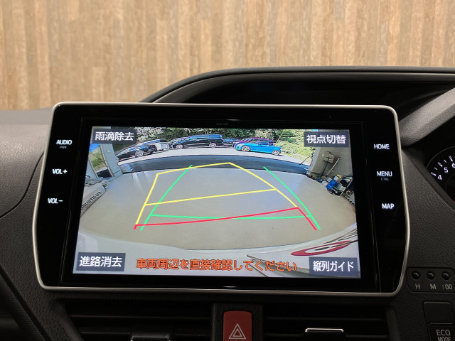 駐車時に後方がリアルタイム映像で確認できます。大型商業施設や立体駐車場での駐車時、夜間のバック時に大活躍です！運転スキルに関わらず、今や必須となった装備のひとつ！