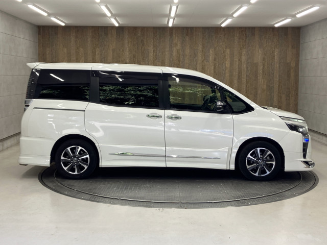 トヨタ ヴォクシー 2.0 ZS 煌の中古車