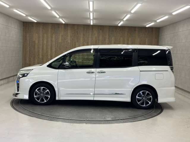 トヨタ ヴォクシー 2.0 ZS 煌の中古車