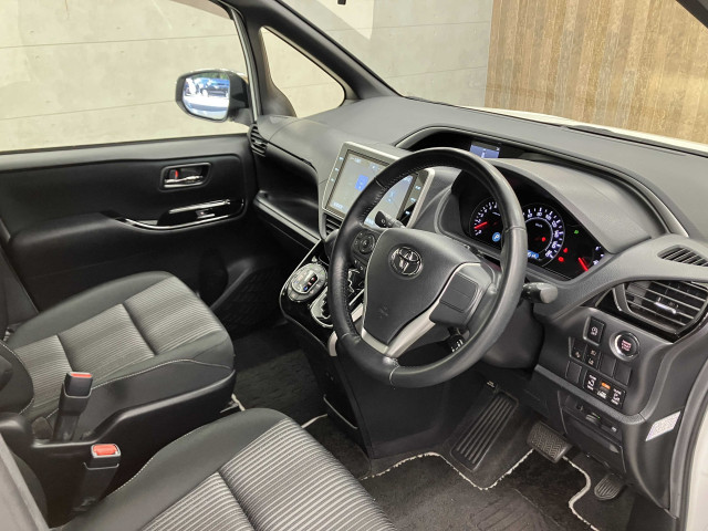 トヨタ ヴォクシー 2.0 ZS 煌の中古車