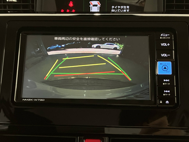 駐車時に後方がリアルタイム映像で確認できます。大型商業施設や立体駐車場での駐車時、夜間のバック時に大活躍です！運転スキルに関わらず、今や必須となった装備のひとつ！