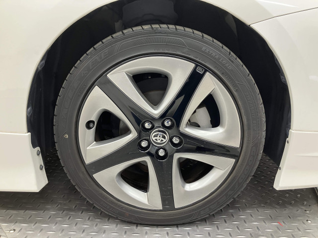 トヨタ プリウス 1.8 S ツーリングセレクションの中古車
