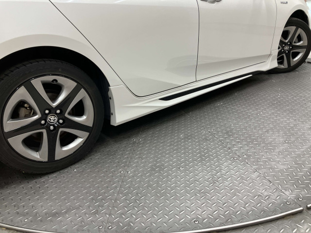 トヨタ プリウス 1.8 S ツーリングセレクションの中古車