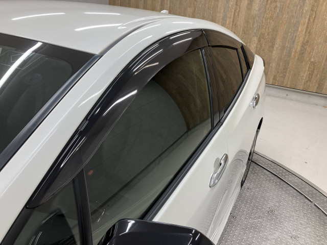 トヨタ プリウス 1.8 S ツーリングセレクションの中古車