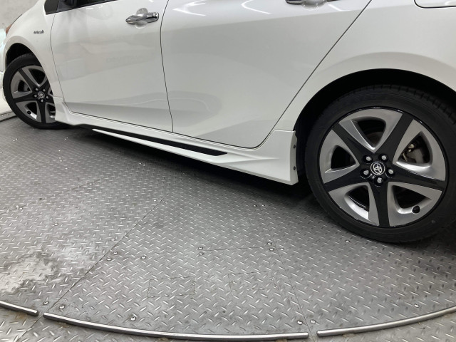 トヨタ プリウス 1.8 S ツーリングセレクションの中古車