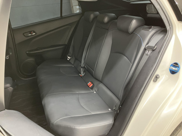 トヨタ プリウス 1.8 S ツーリングセレクションの中古車