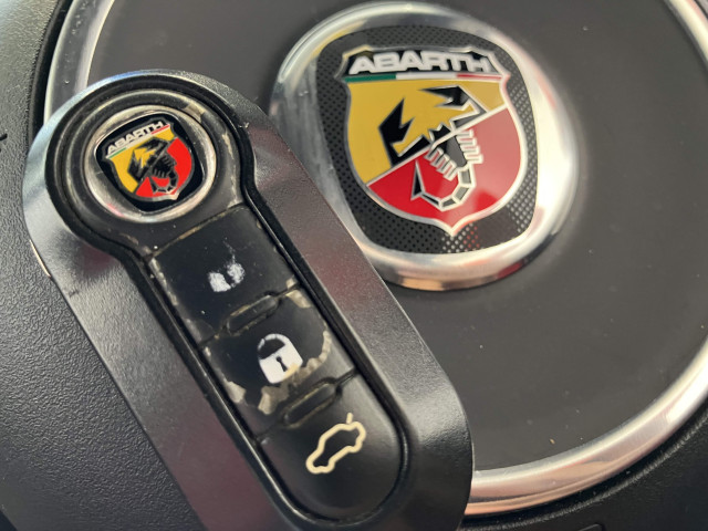 アバルト 595 ツーリズモの中古車